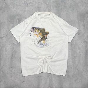 Vintage 00s graphic fish tee